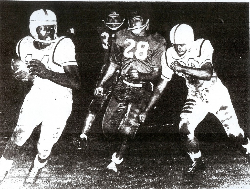 Cavers' Bobby Anderson, aided by Manuel Darisay's block, pulled away from Lincoln's Jerry Puerile and Gene Sickles to put San Diego ahead.