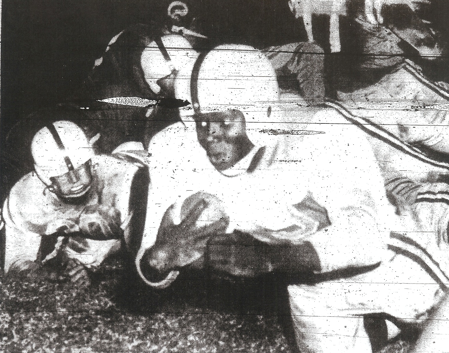 Jones, scoring second touchdown against Lincoln, went on to star at University of Oregon..