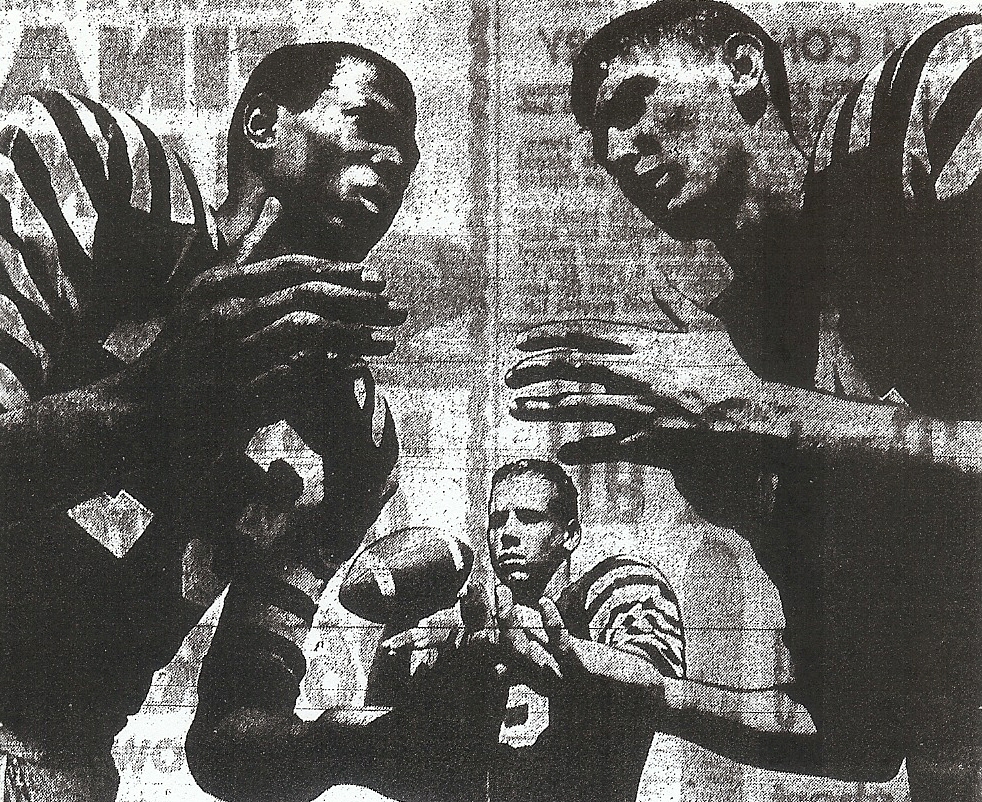 Kearny rolled with ends Bob Odom (left) and Steve Reina and quarterback Larry Shepard.