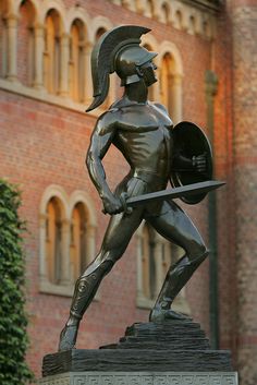 Statue on USC campus honors the upper upper body of Russ Saunders.