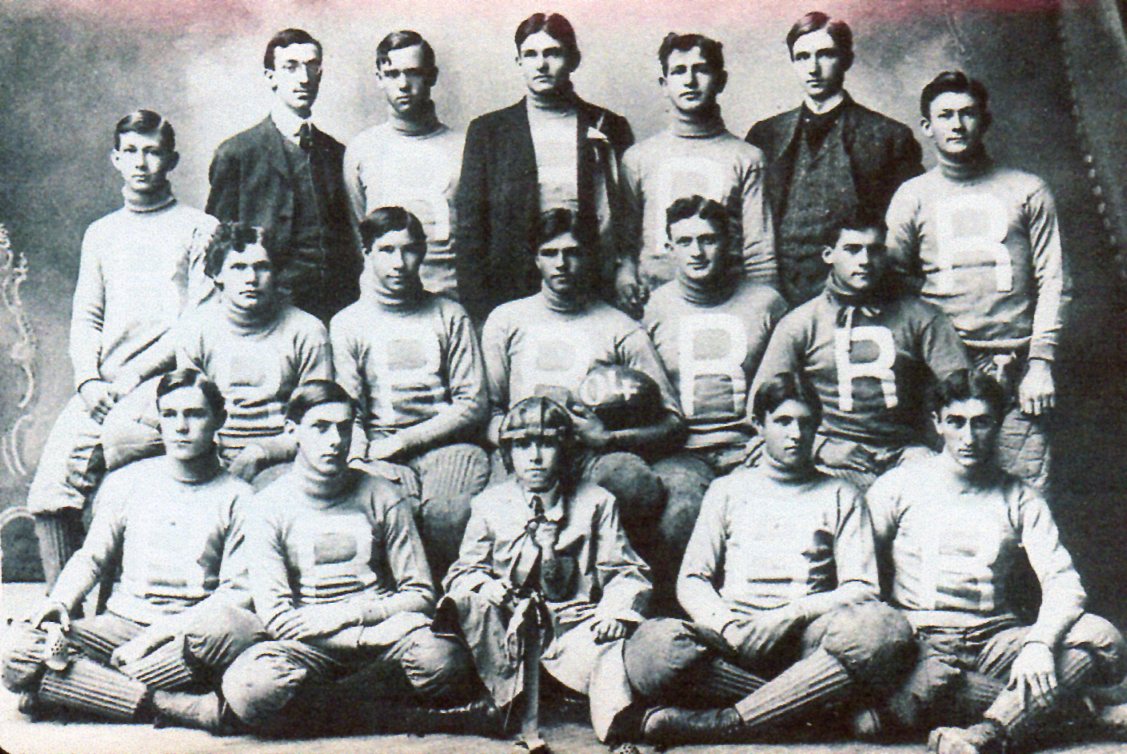 David Elliott, in suit and tie, coached Russ team to 3-2 record in 1904.